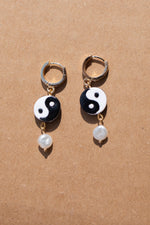 Pearla Earring, Freshwater Pearl & Vermeil Hoop (Black & White)